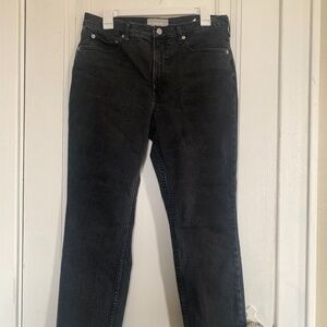 Women’s everlane original cheeky jean in washed black